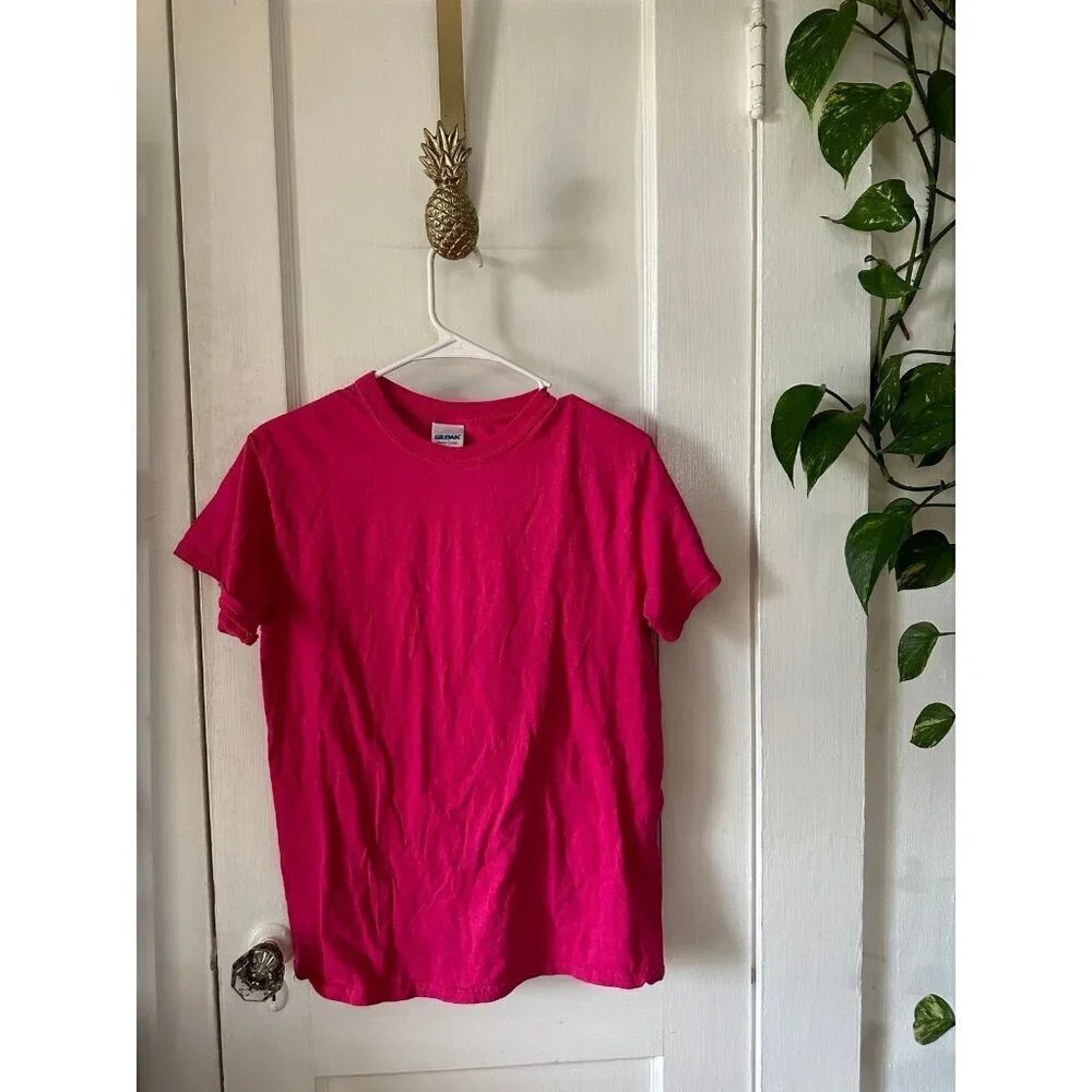 Gildan Women’s size Small Pink t-shirt